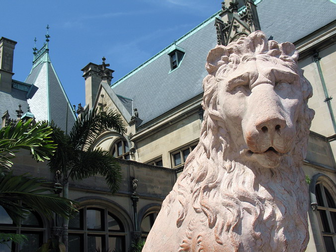  – , …
 . ,   •
Biltmore Estate. Asheville, North Carolina
