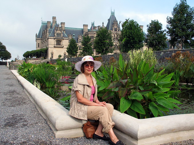   …
 . ,   •
Biltmore Estate. Asheville, North Carolina