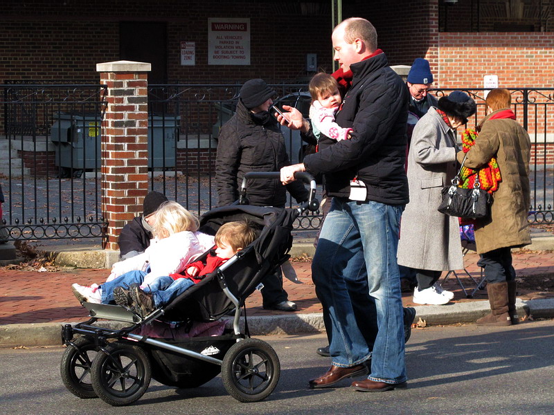    … –     -?!
    ,  •
Scottish Christmas Parade, Alexandria, Virginia • December 4, 2010