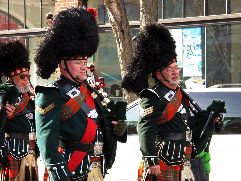 – ,     … ,  ?
    ,  •
Scottish Christmas Parade, Alexandria, Virginia • December 4, 2010