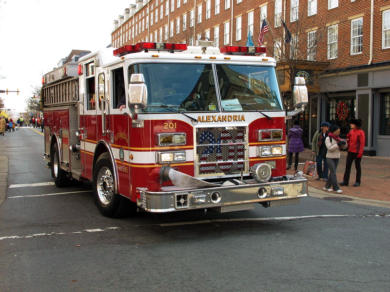   –    …
    ,  •
Scottish Christmas Parade, Alexandria, Virginia • December 4, 2010
