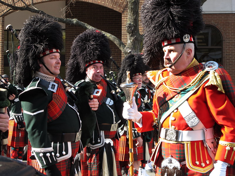 –     !
    ,  •
Scottish Christmas Parade, Alexandria, Virginia • December 4, 2010