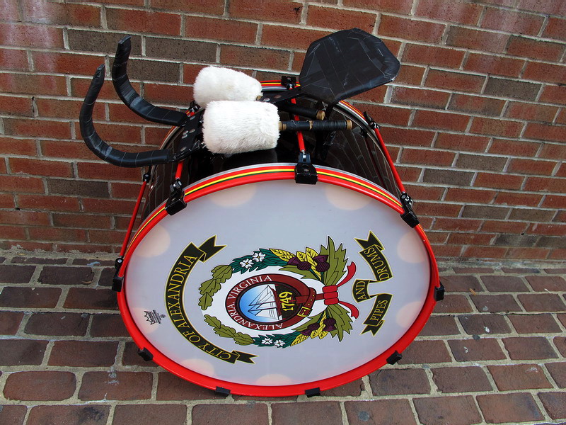 –   !
    ,  •
Scottish Christmas Parade, Alexandria, Virginia • December 4, 2010