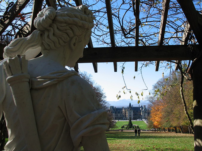   …
 . ,   •
Fall, Christmas. Biltmore Estate. Asheville, North Carolina