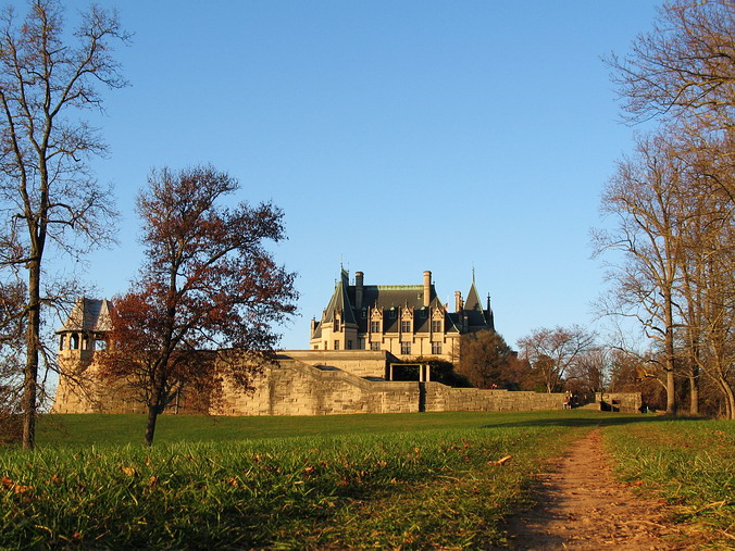   …
 . ,   •
Fall, Christmas. Biltmore Estate. Asheville, North Carolina