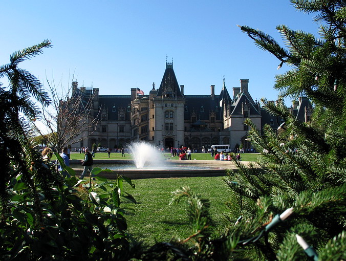   …
 . ,   •
Fall, Christmas. Biltmore Estate. Asheville, North Carolina