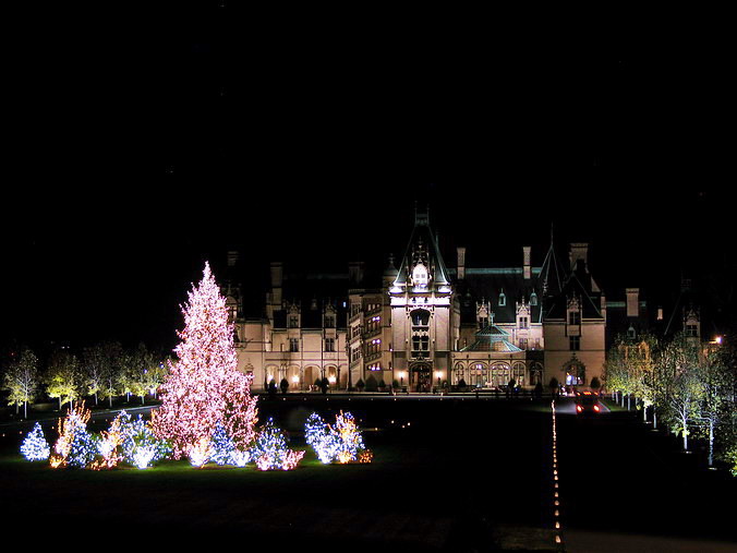  …
 . ,   •
Fall, Christmas. Biltmore Estate. Asheville, North Carolina
