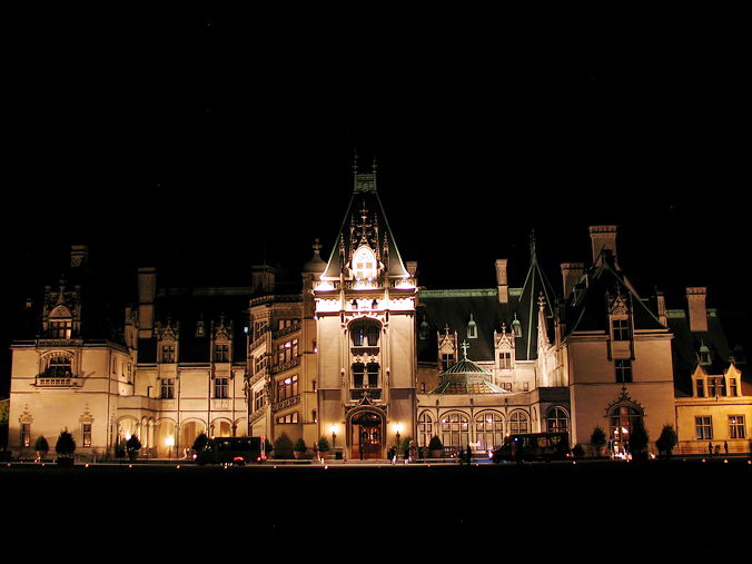  …
 . ,   •
Fall, Christmas. Biltmore Estate. Asheville, North Carolina