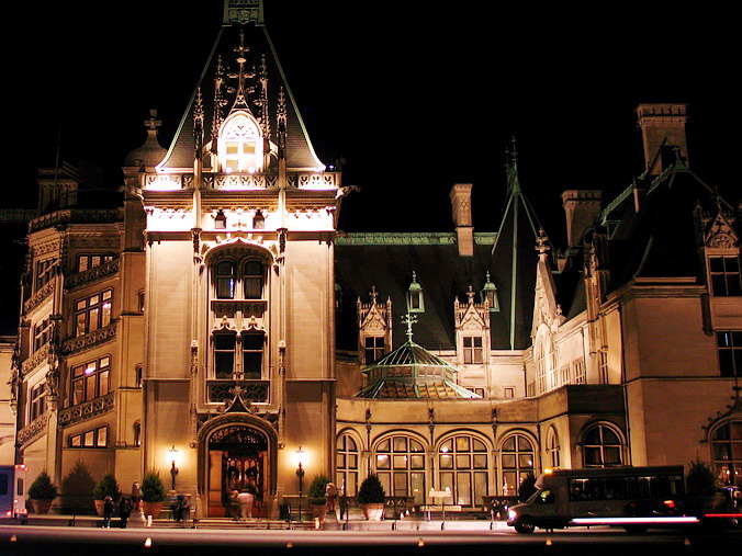  …
 . ,   •
Fall, Christmas. Biltmore Estate. Asheville, North Carolina