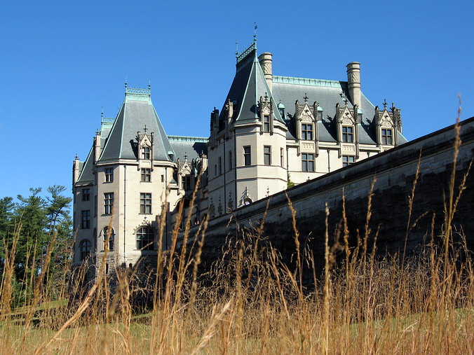   …
 . ,   •
Fall, Christmas. Biltmore Estate. Asheville, North Carolina
