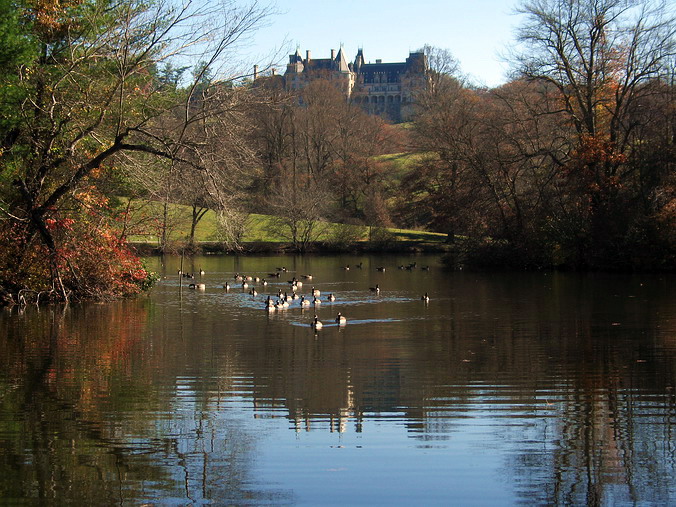   …
 . ,   •
Fall, Christmas. Biltmore Estate. Asheville, North Carolina